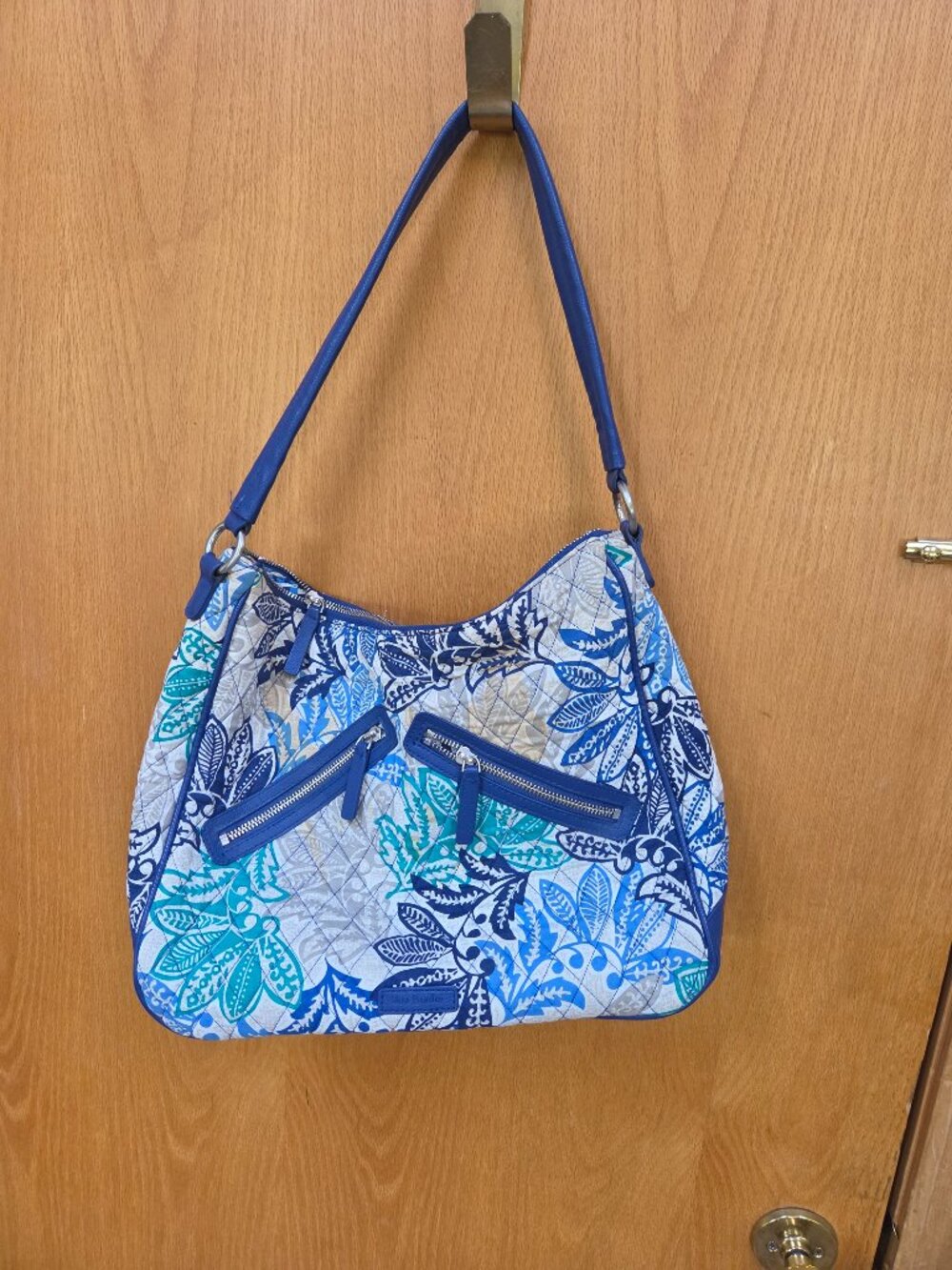 VERA Bradley VIVIAN HOBO BAG TWO FRONT ZIPPER POCKETS NO SMOKE HOME